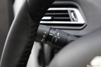 2015款东风标致308S 1.2T自动劲驰版