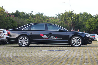 2014款奥迪A8L 3.0T自动45TFSI quattro豪华型