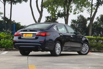 2015款英菲尼迪Q70L 2.5L豪华版