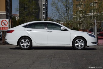 2016款奔腾B70 2.0L自动十周年纪念版