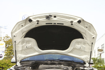 2015款奔驰E260L 2.0T自动豪华型运动轿车