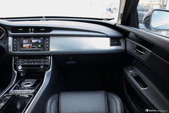 2016款捷豹XF 3.0T自动两驱风华版