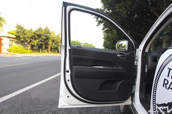 2014款指南者改款2.4L四驱豪华版