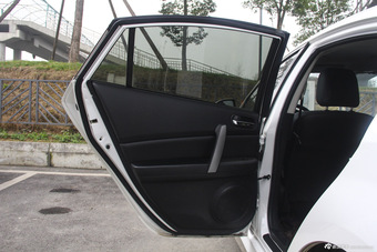 2015款睿翼轿跑2.0L自动豪华版