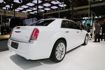 2014款克莱斯勒300C 3.0L自动卓越版