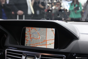 2014款奔驰E级内饰