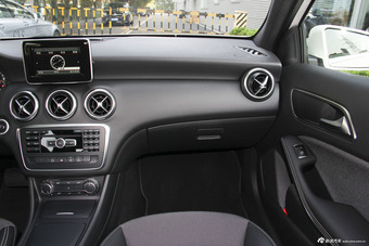2015款奔驰A180 1.6T自动