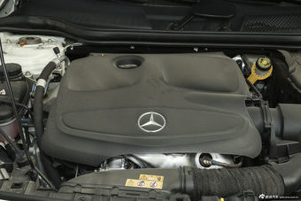 2015款奔驰GLA260 2.0T自动4MATIC 运动型
