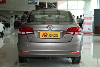 2013款北京汽车E系列1.5L自动乐尚版三厢