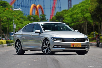 2017款迈腾2.0T自动380TSI DSG旗舰型