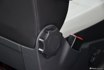 2016款凯路威2.0T自动四驱舒适版9座