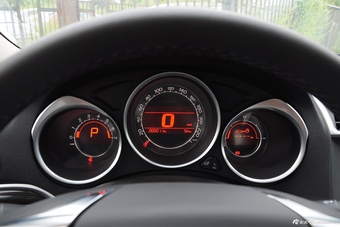 2015款雪铁龙C4L 1.2T自动尊贵版