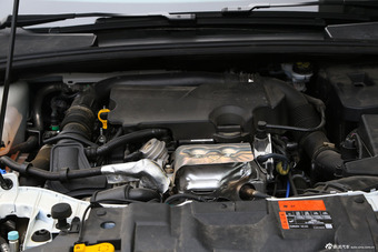 2015款福克斯三厢1.0T自动超能风尚型