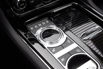 2015款捷豹XJL2.0T两驱典雅商务80周年典藏版