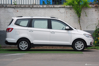 2015款五菱宏光S1 1.5L豪华型