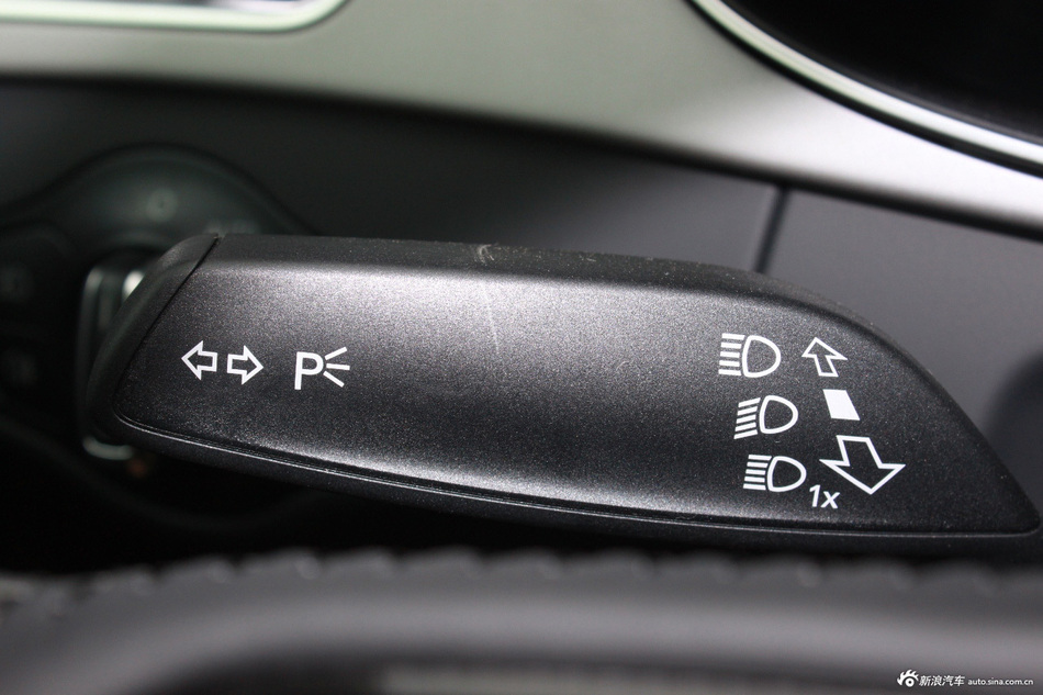 2015款奥迪A4L到店实拍