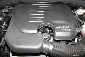 2013款克莱斯勒300C 3.6L自动尊享版
