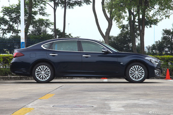 2015款英菲尼迪Q70L 2.5L豪华版