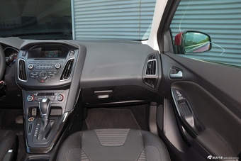 2015款福克斯两厢1.6L自动风尚型