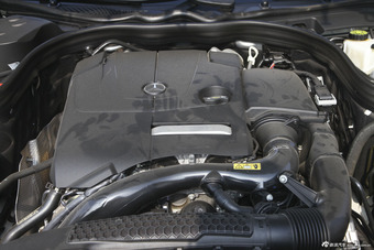 2015款奔驰E260L 2.0T自动豪华型运动轿车