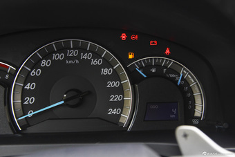 2015款凯美瑞骏瑞2.0L自动凌动版