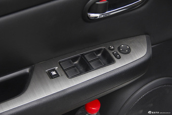 2015款睿翼轿跑2.0L自动豪华版