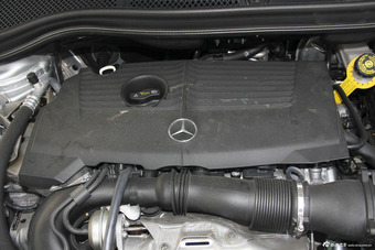 2015款奔驰B级B200 1.6T自动时尚型