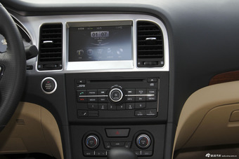 2014款海马汽车M8 2.0L自动豪华型