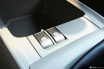 2010款新赛欧三厢1.2L手动时尚版