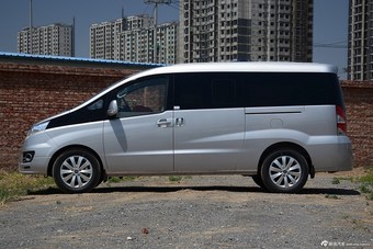 2016款瑞风M5 2.0T手动汽油商务版