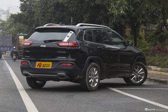 2016款自由光2.4L自动优越版