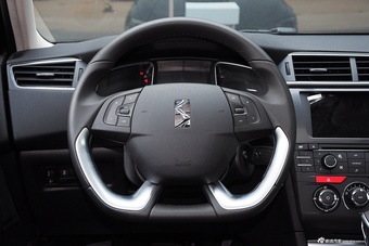 2015款DS 5LS 1.6T自动风尚版THP160