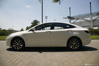 2014款奔腾B70 1.8T自动运动尊贵型图片