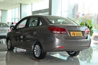 2013款北京汽车E系列1.5L自动乐尚版三厢