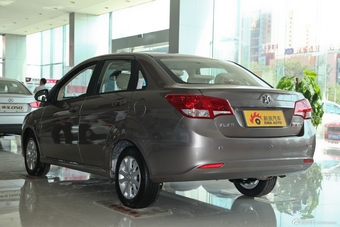 2013款北京汽车E系列1.5L自动乐尚版三厢