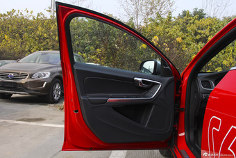 2015款沃尔沃S60 2.0T自动 T5个性运动版