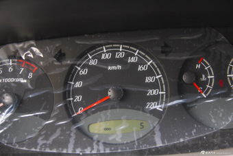 2014款荣威W5 1.8T自动两驱胜域特装版