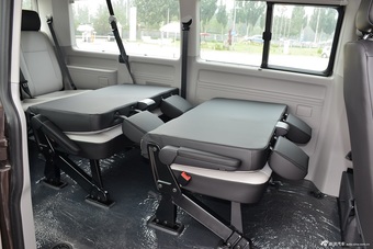 2016款凯路威2.0T自动四驱舒适版9座