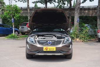 2016款沃尔沃XC60 2.5T T6AWD智越版
