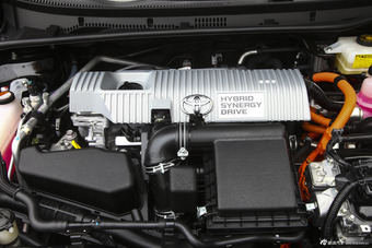 2016款雷凌双擎1.8L自动豪华版