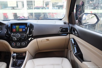 2015款宝骏730 1.8L手动舒适型