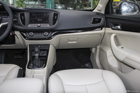 2015款荣威360 1.5L自动豪华版