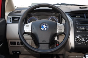 2015款启辰R50 1.6L自动豪华版