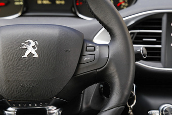 2015款东风标致308S 1.2T自动劲驰版