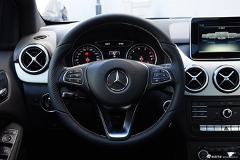 2015款奔驰B级B200时尚型