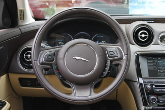 2015款捷豹XJL 2.0T两驱典雅商务版