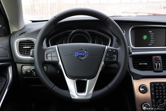 2015款沃尔沃V40 Cross Country 2.0T T5智雅版