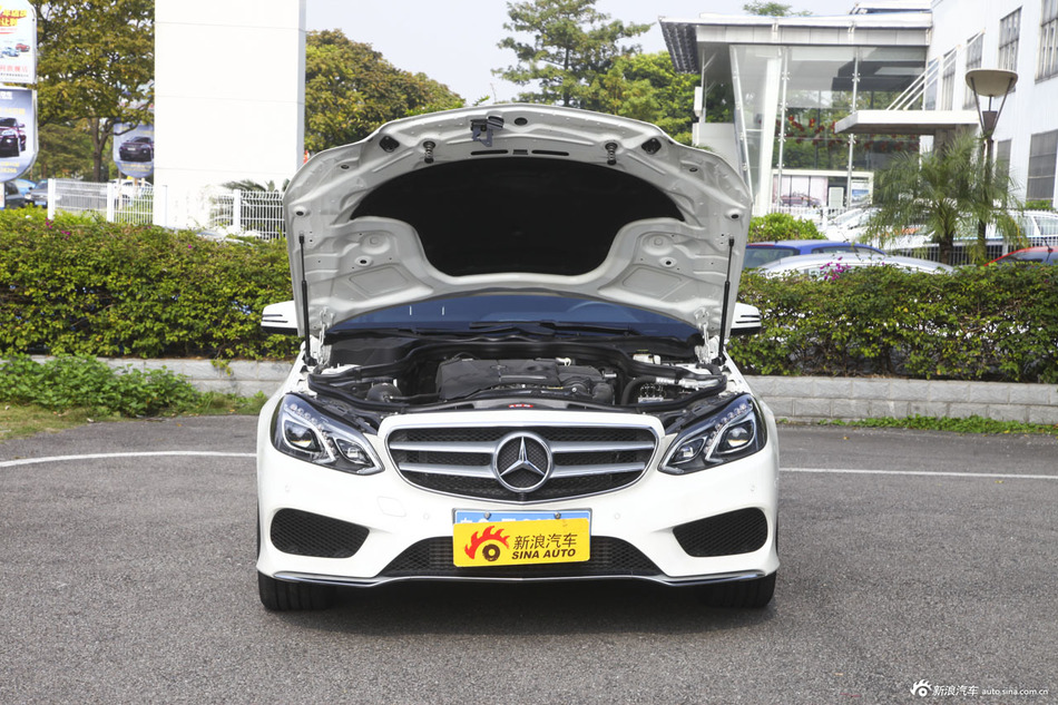 2015款奔驰E260L 2.0T自动豪华型运动轿车