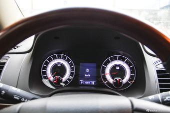 2015款荣威950 1.8T自动精英版