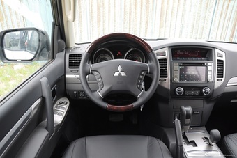 2016款帕杰罗（进口）3.0L自动尊贵版 国5